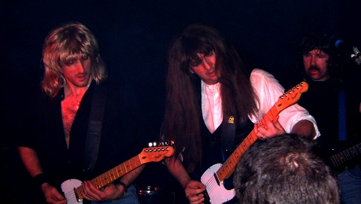 Red_Lion_heads_down photo